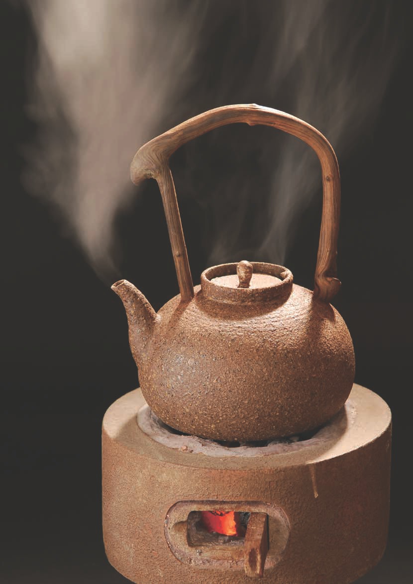 Чайники для церемонии. Чайник на углях. Чайник для чайной церемонии. Чайник для печки. Глиняный горшок для углей.